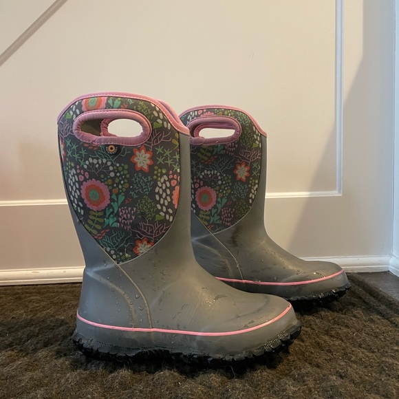 Bogs kids size US 1 - waterproof snow/rain boots - Picture 2 of 5